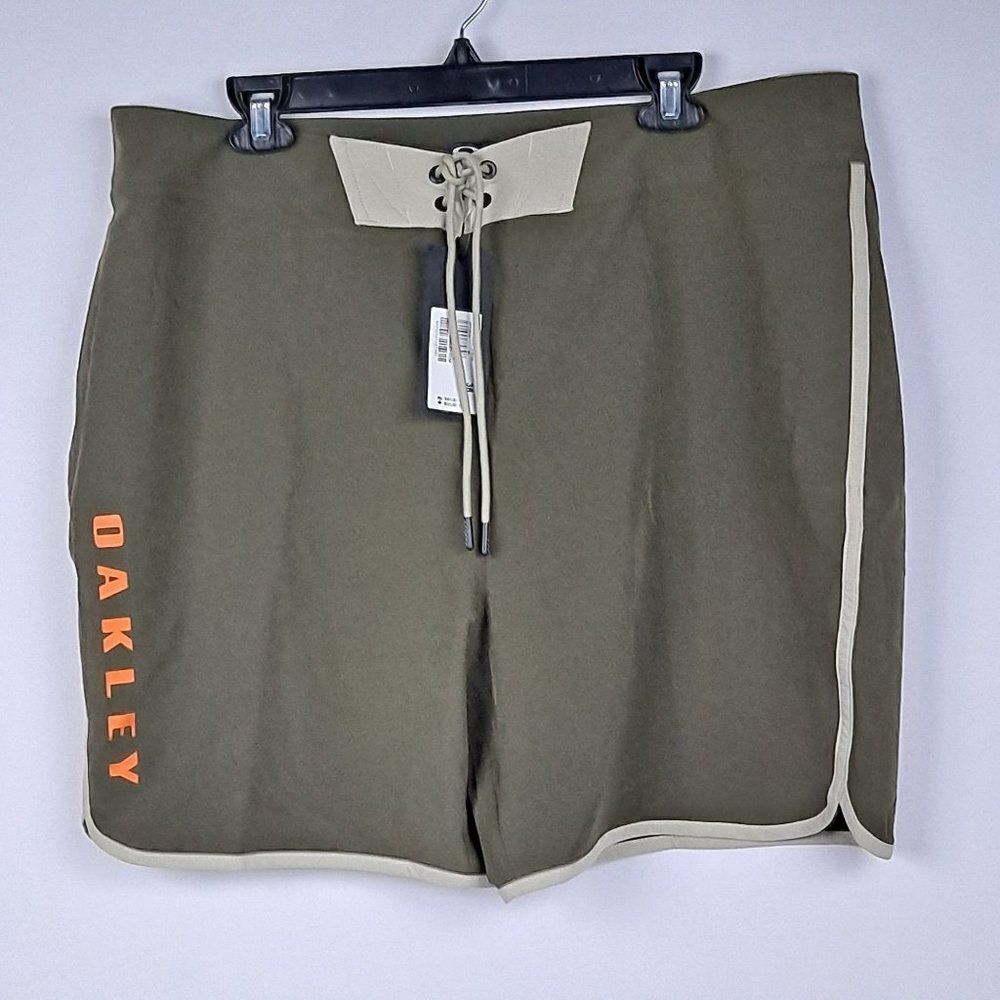 Oakley Mens Board Shorts NWT